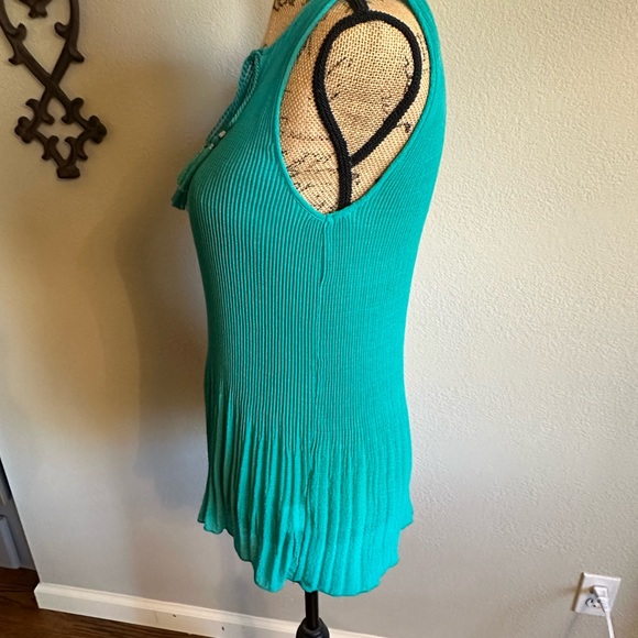 Jane and Delancey accordion pleat top - Picture 2 of 8